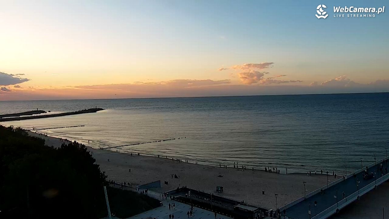 Kołobrzeg - widok na molo - 15 wresień 2025, 18:45
