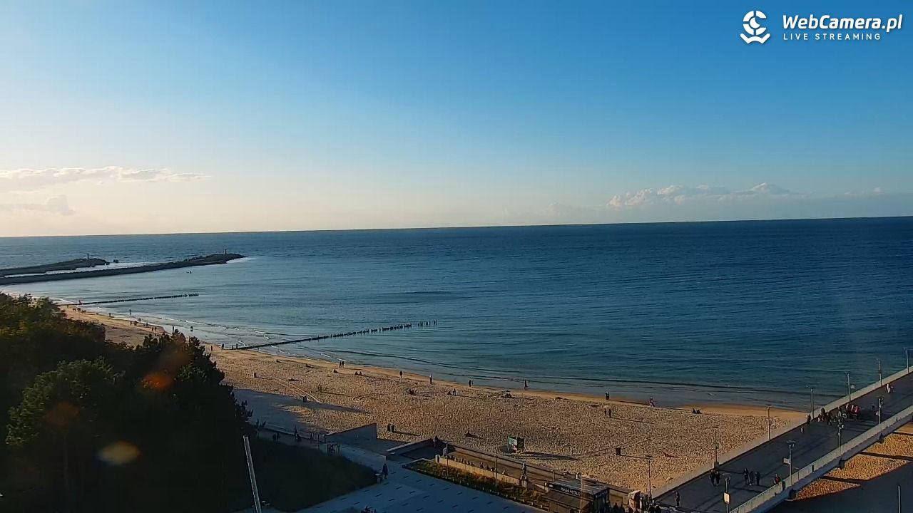 Kołobrzeg - widok na molo - 15 wresień 2025, 17:51