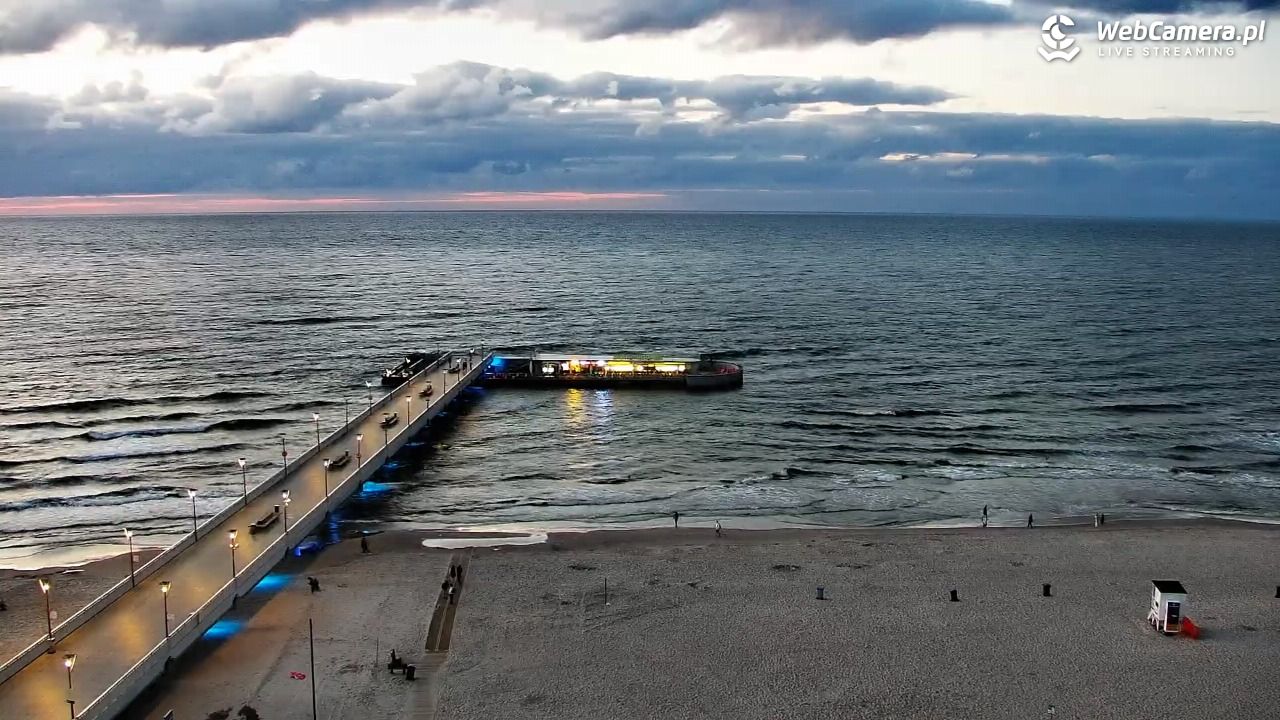 Kołobrzeg - widok na molo - 07 sierpień 2026, 21:18