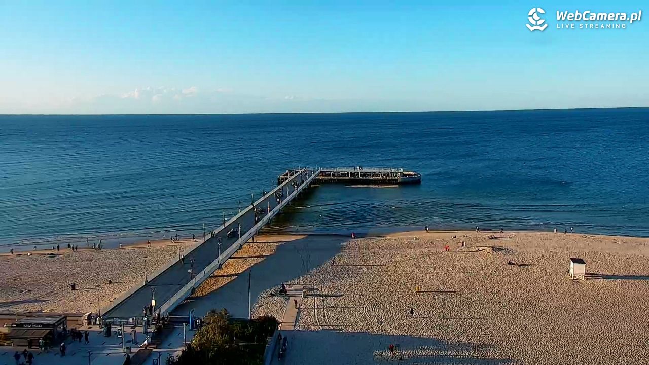 Kołobrzeg - widok na molo - 15 wresień 2025, 18:07