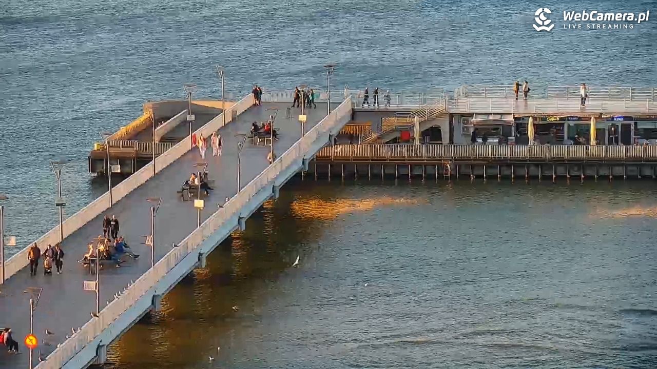 Kołobrzeg - widok na molo - 15 wresień 2025, 18:28