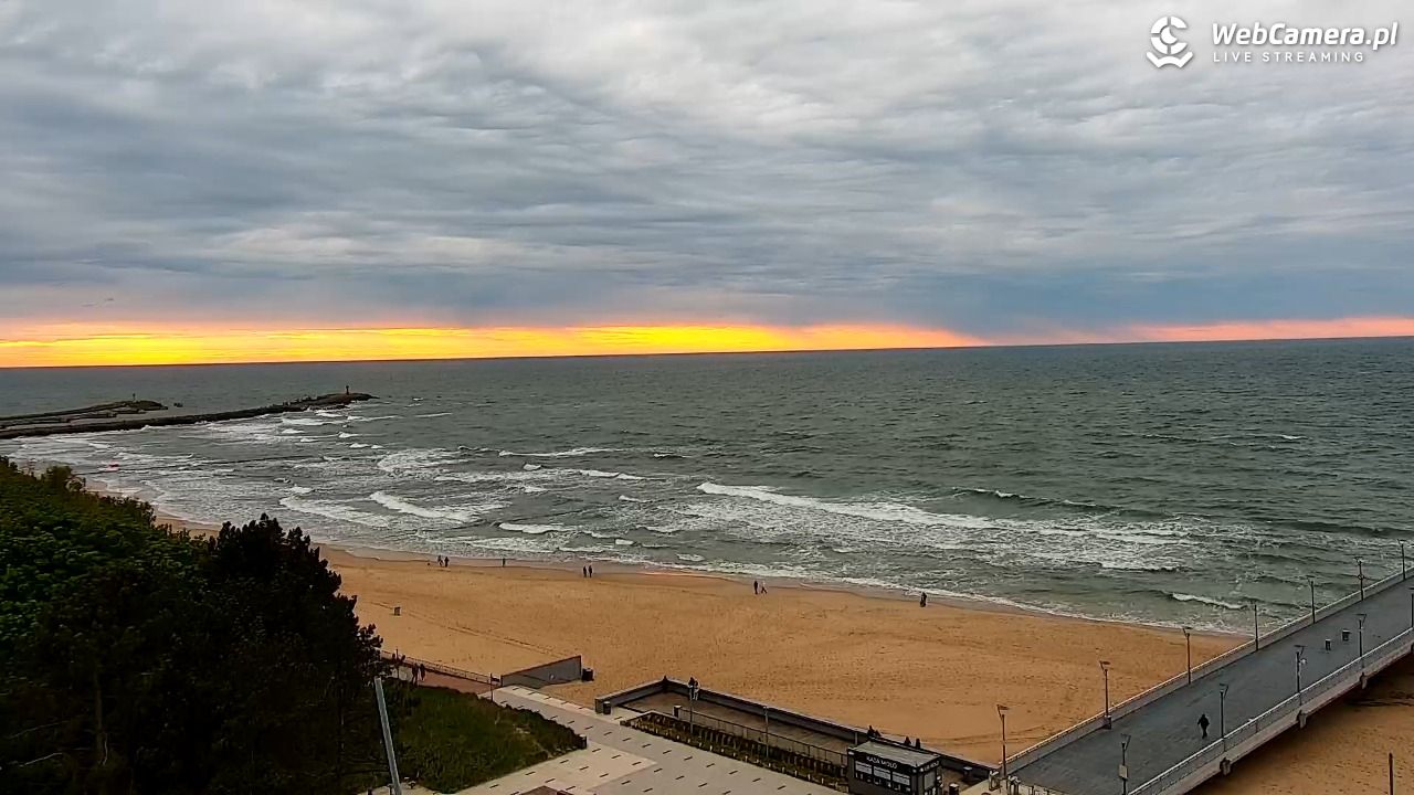 Kołobrzeg - widok na molo - 16 maj 2025, 19:56