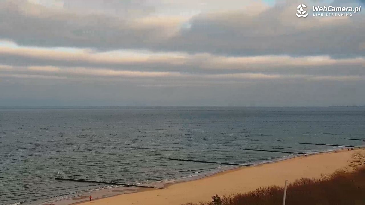 Kołobrzeg - widok na molo - 22 grudzień 2025, 13:44