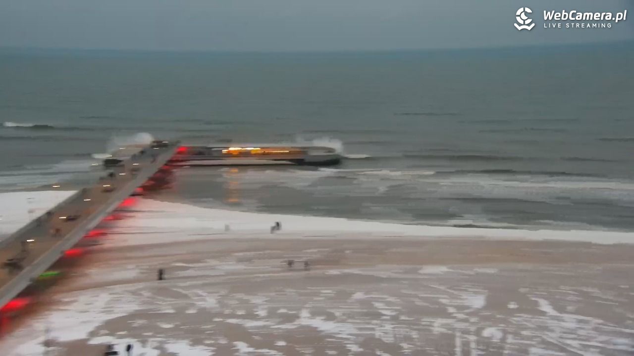 Kołobrzeg - widok na molo - 08 luty 2026, 17:06