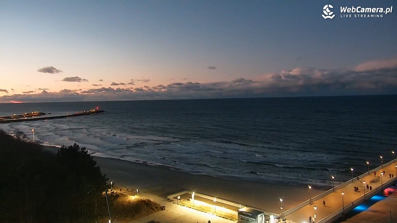 Kołobrzeg - widok na molo - 23 grudzień 2025, 16:23