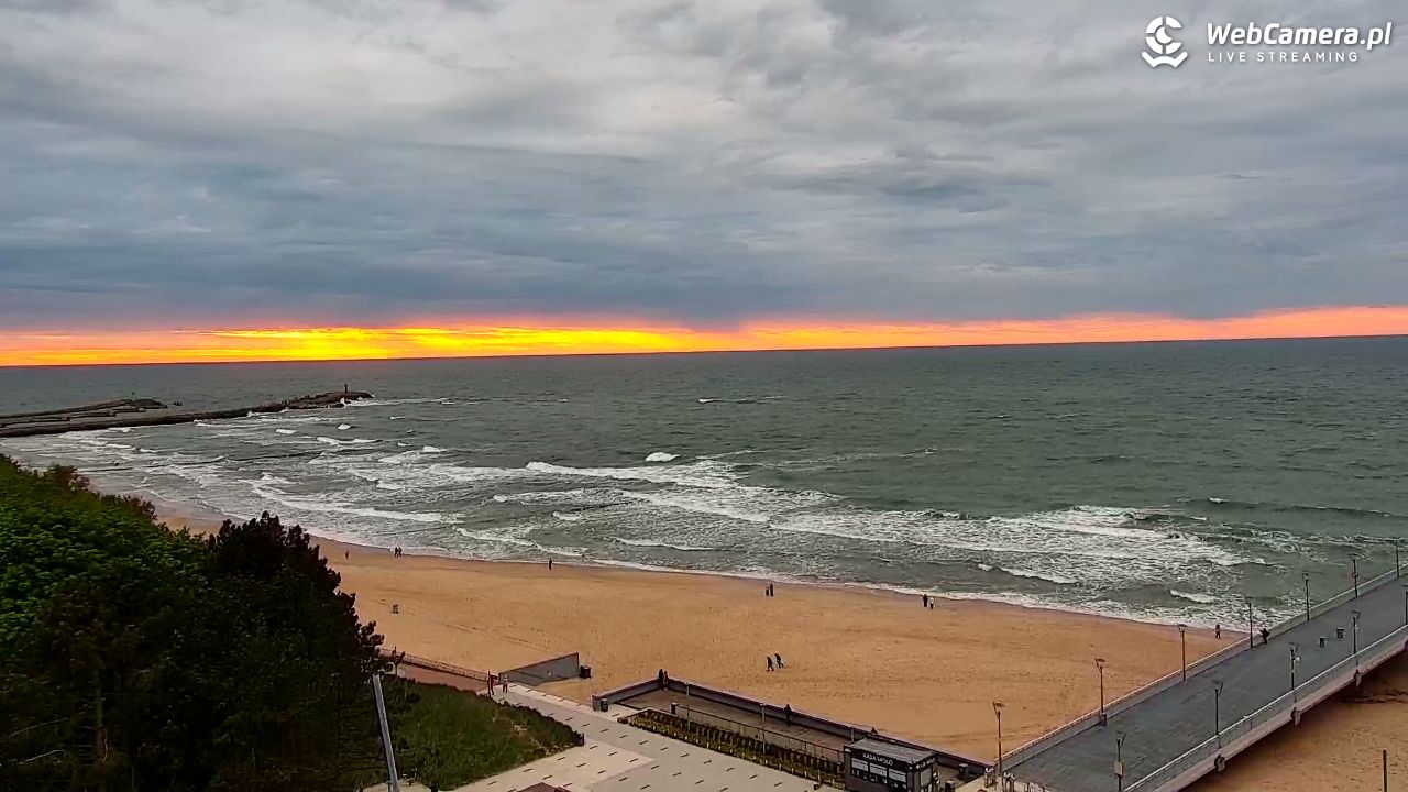 Kołobrzeg - widok na molo - 16 maj 2025, 20:18