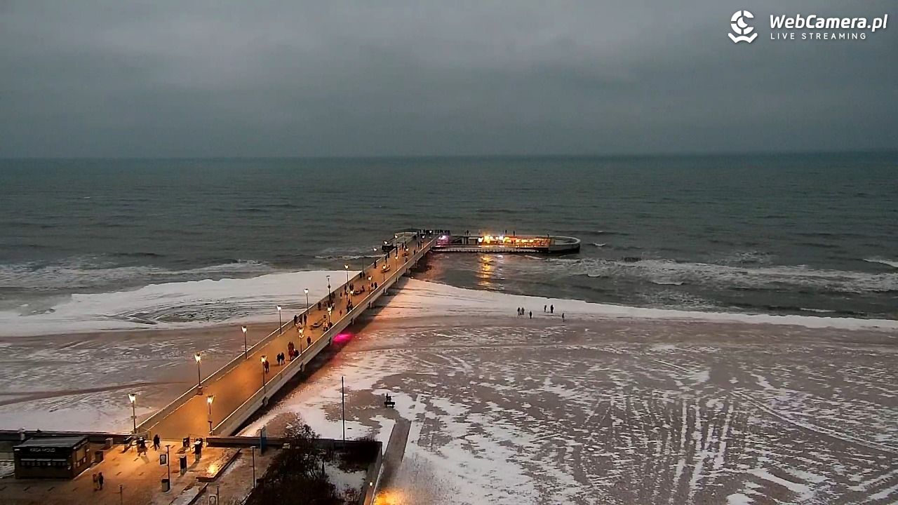 Kołobrzeg - widok na molo - 08 luty 2026, 17:18