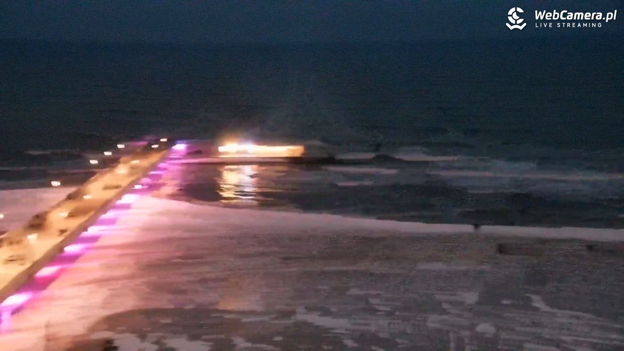 Kołobrzeg - widok na molo - 08 luty 2026, 17:34