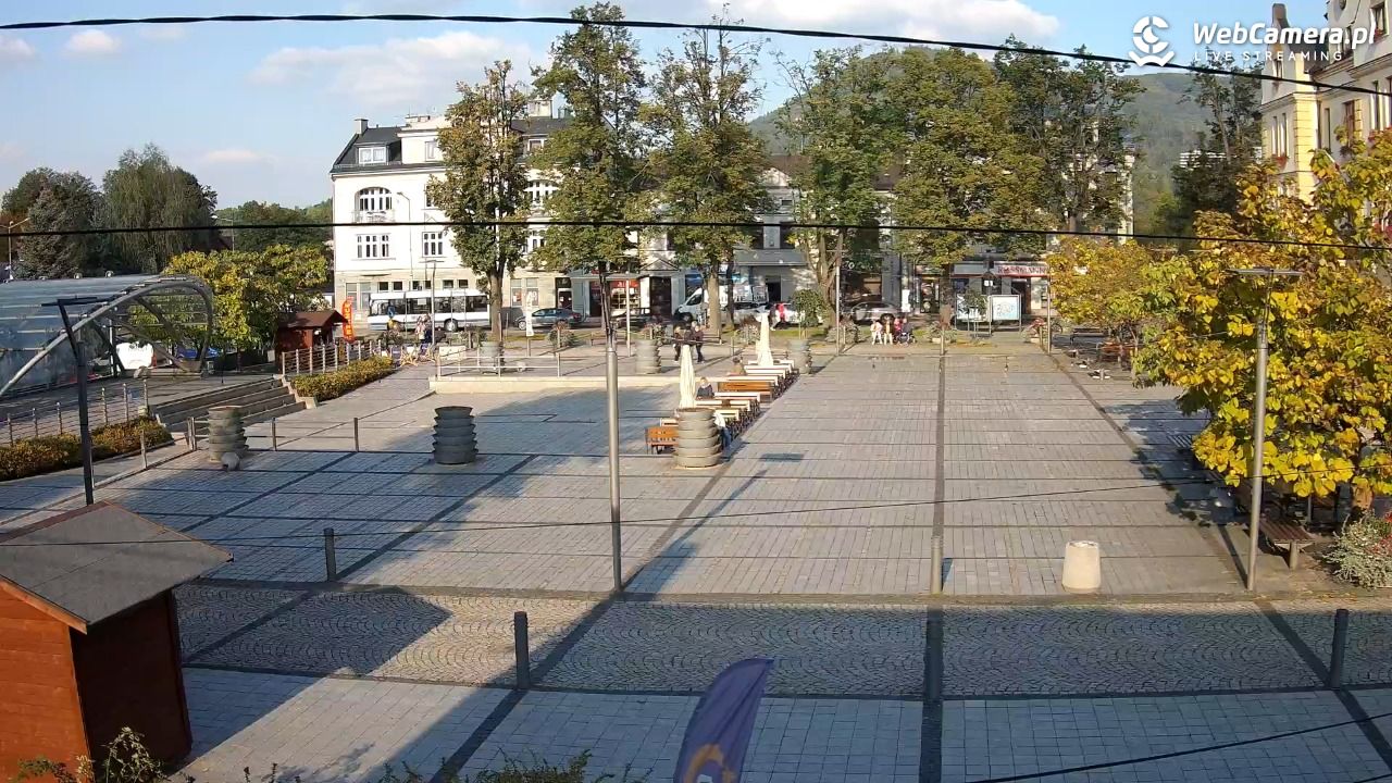 USTROŃ - widok na rynek - 03 październik 2025, 15:56