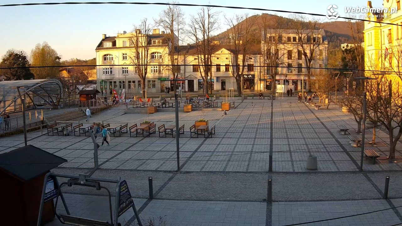 USTROŃ - widok na rynek - 18 kwiecień 2026, 19:04