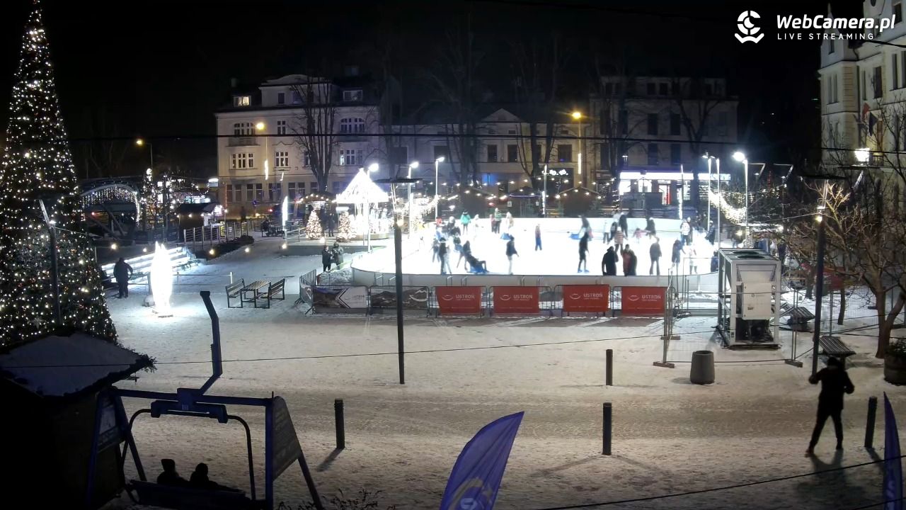 USTROŃ - widok na rynek - 05 styczeń 2026, 19:22