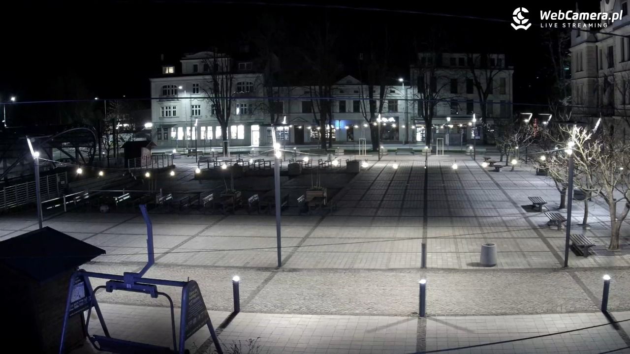 USTROŃ - widok na rynek - 18 kwiecień 2026, 23:21