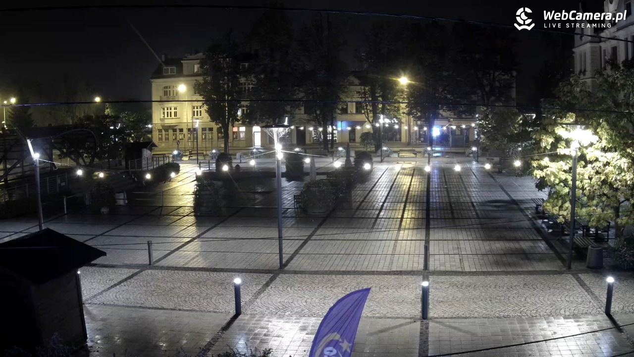 USTROŃ - widok na rynek - 30 wresień 2025, 22:51