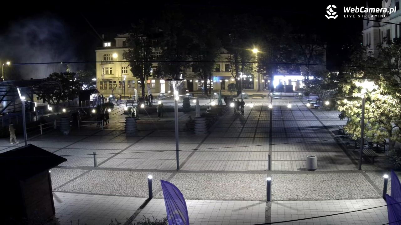 USTROŃ - widok na rynek - 03 październik 2025, 20:32