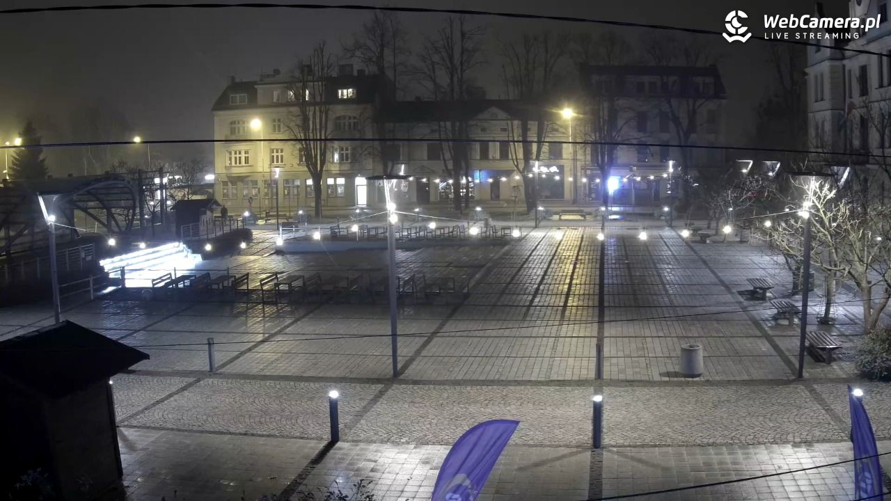 USTROŃ - widok na rynek - 15 listopad 2025, 23:00
