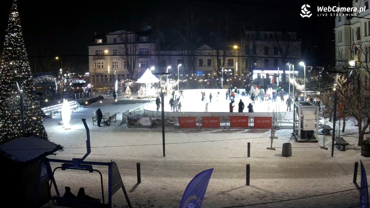 USTROŃ - widok na rynek - 05 styczeń 2026, 19:08
