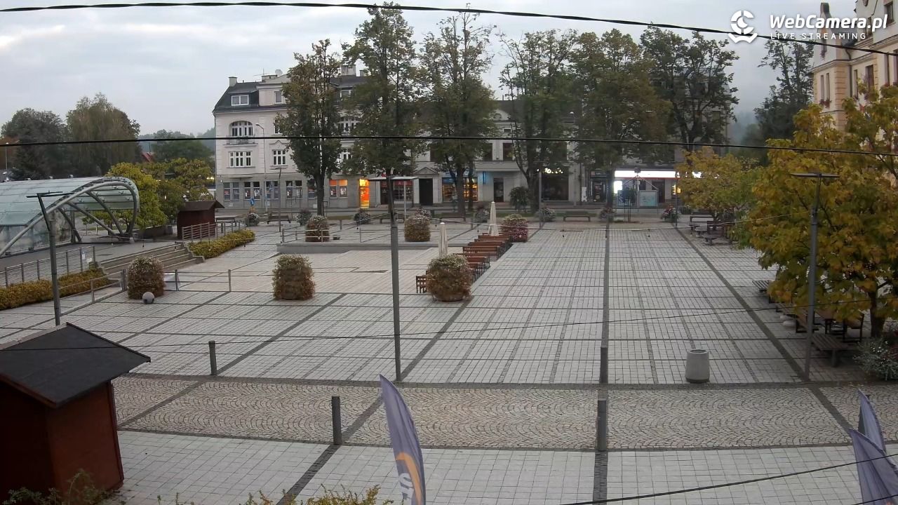 USTROŃ - widok na rynek - 02 październik 2025, 06:39