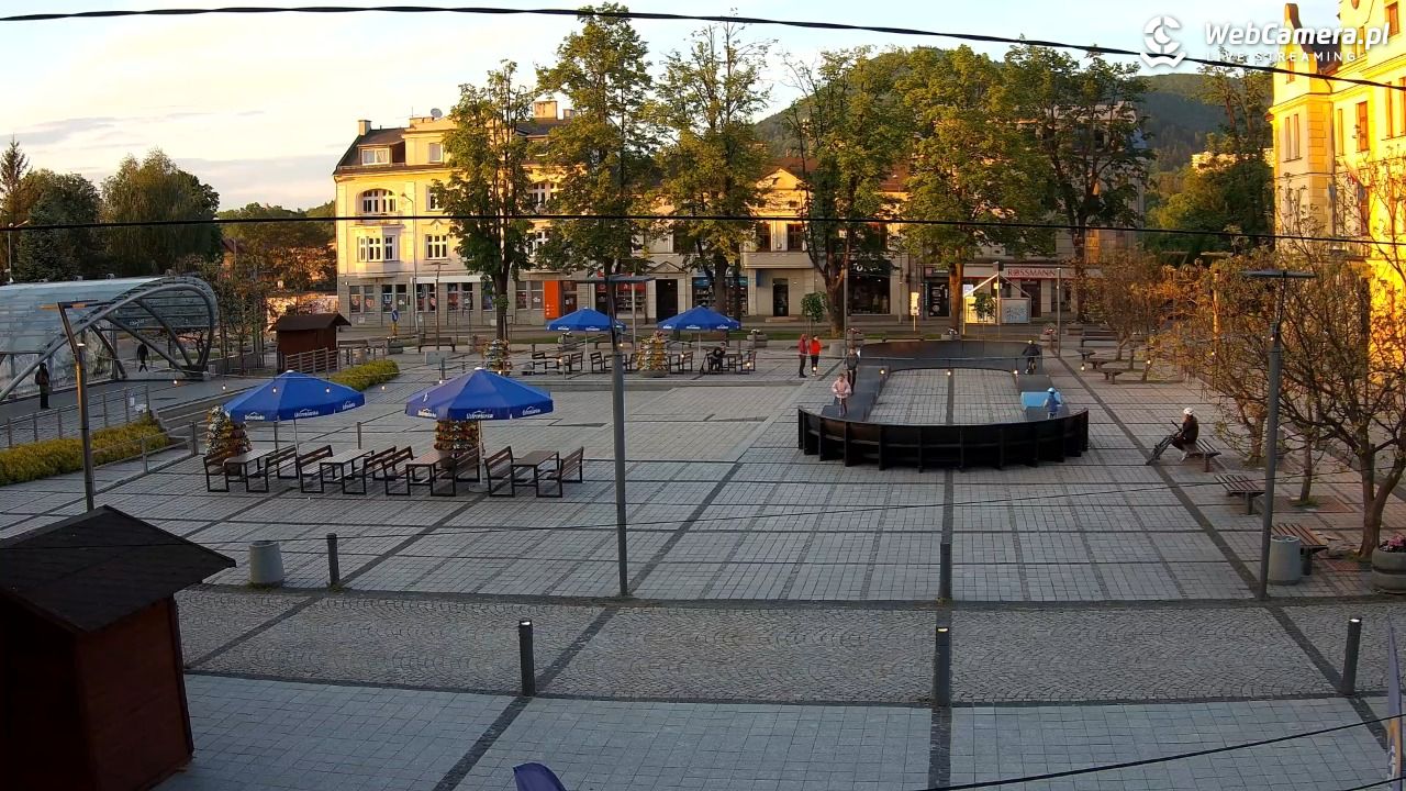 USTROŃ - widok na rynek - 11 maj 2025, 19:47