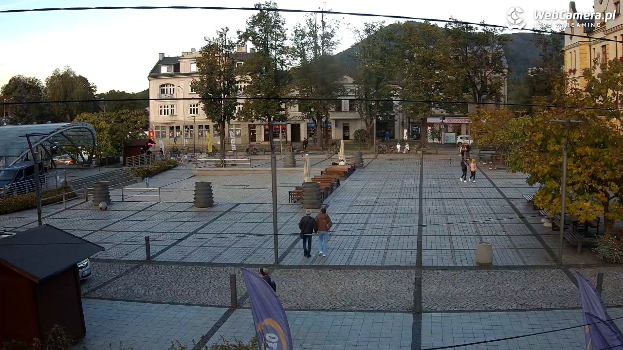 USTROŃ - widok na rynek - 04 październik 2025, 16:59