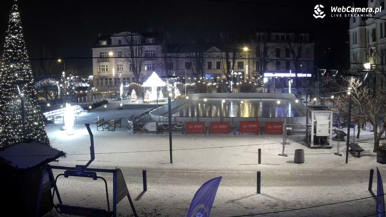 USTROŃ - widok na rynek - 05 styczeń 2026, 21:05