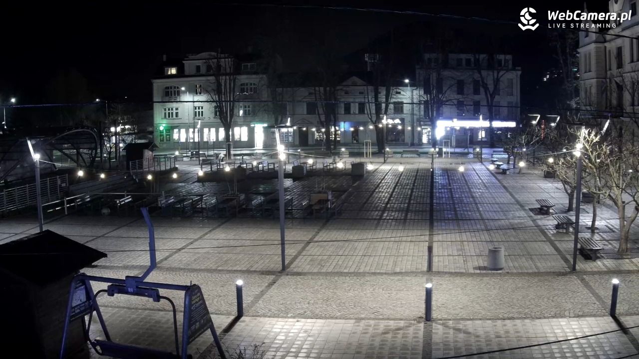 USTROŃ - widok na rynek - 19 kwiecień 2026, 20:35