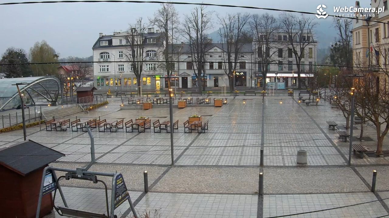USTROŃ - widok na rynek - 19 kwiecień 2026, 19:31