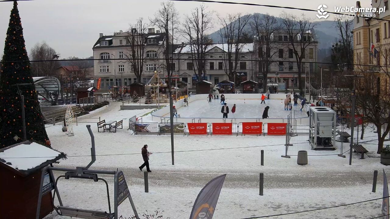USTROŃ - widok na rynek - 05 styczeń 2026, 14:08
