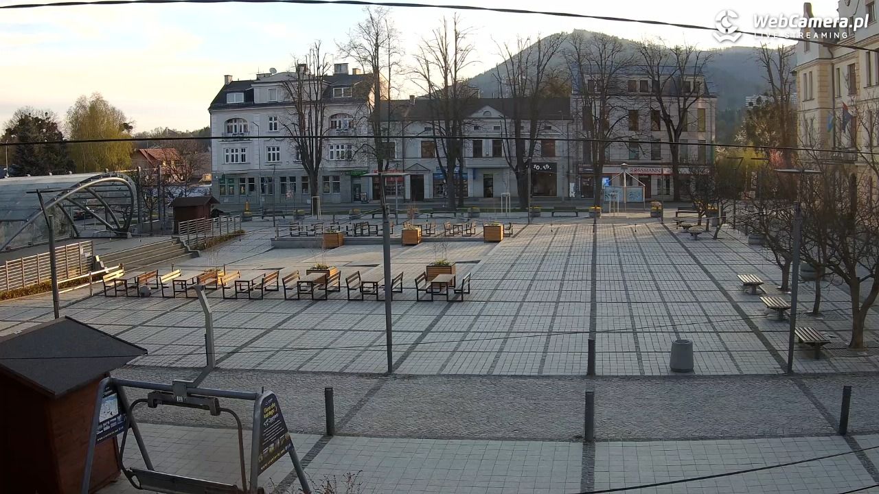 USTROŃ - widok na rynek - 19 kwiecień 2026, 06:50