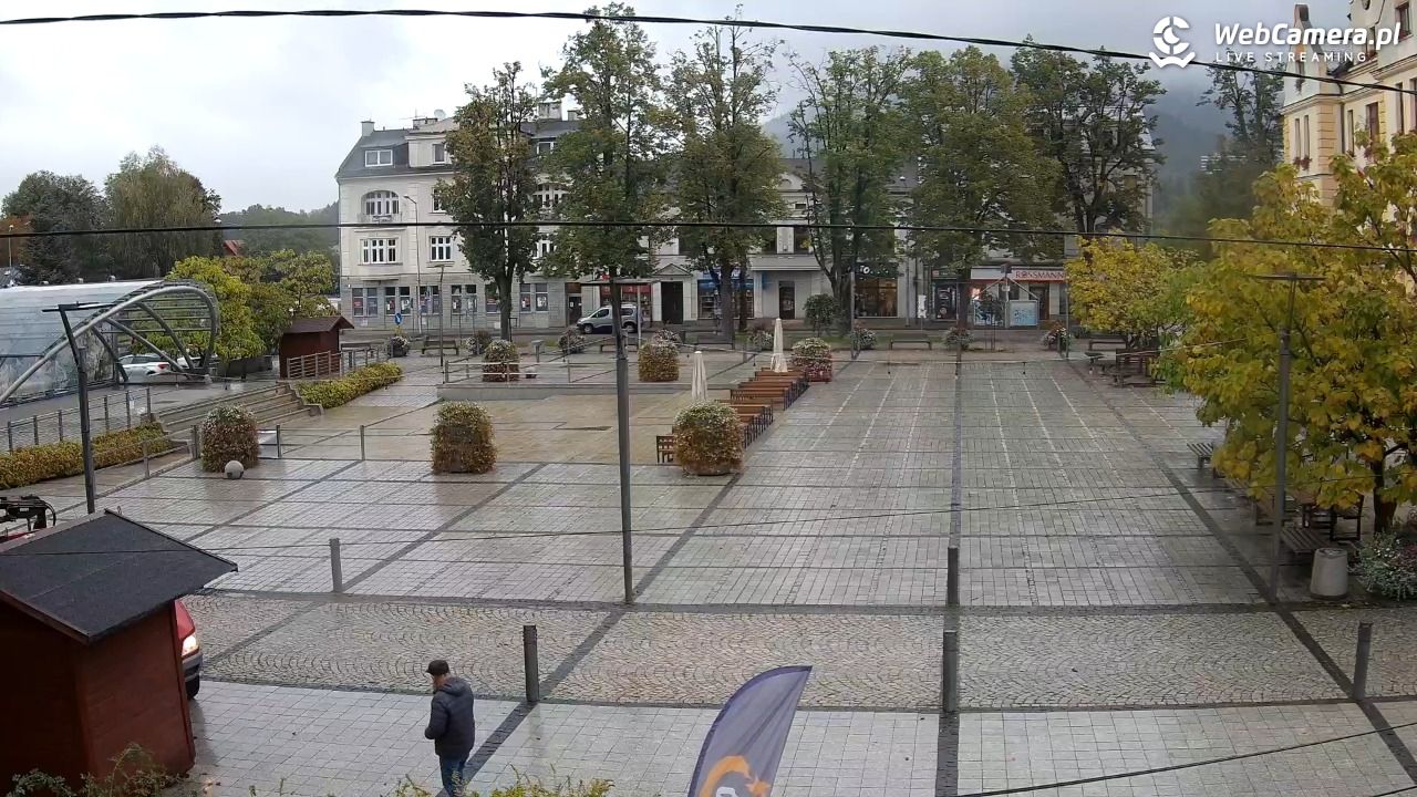 USTROŃ - widok na rynek - 01 październik 2025, 11:06