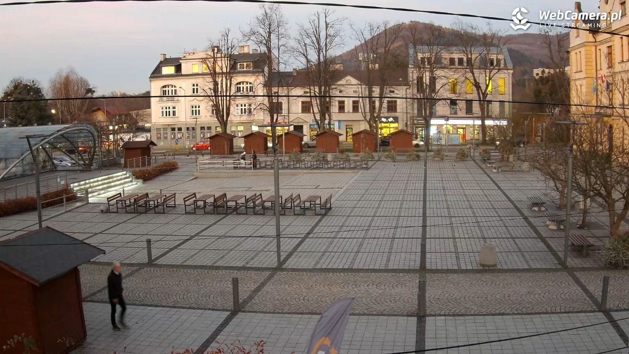 USTROŃ - widok na rynek - 18 listopad 2025, 16:14