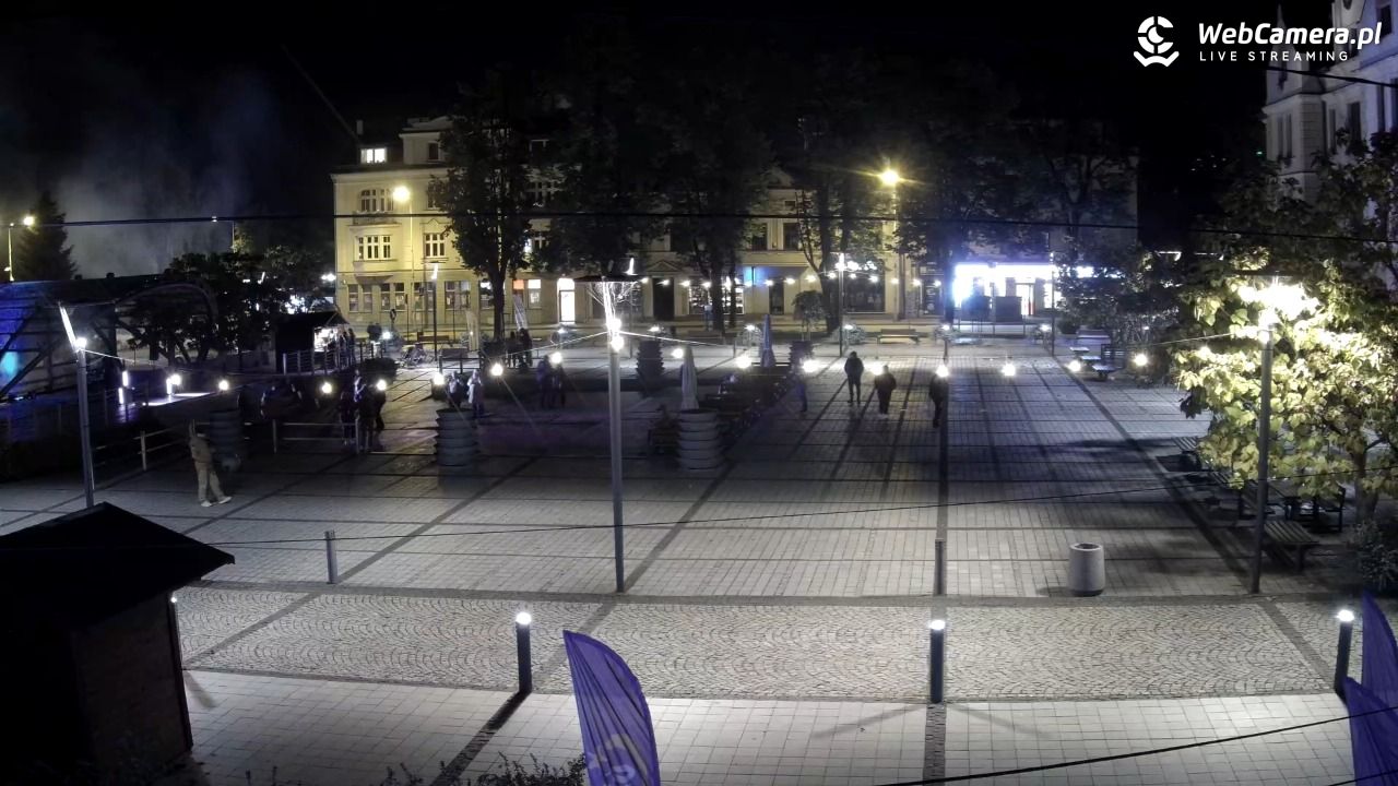 USTROŃ - widok na rynek - 03 październik 2025, 20:32