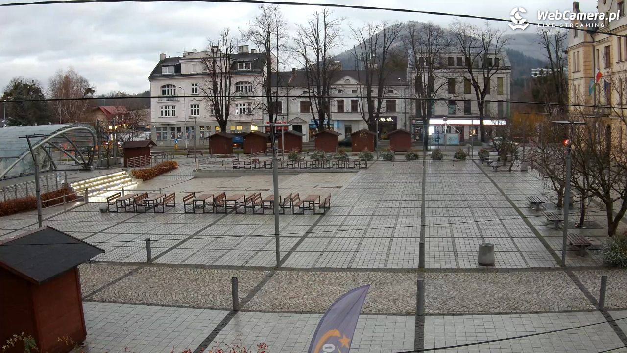 USTROŃ - widok na rynek - 18 listopad 2025, 06:54