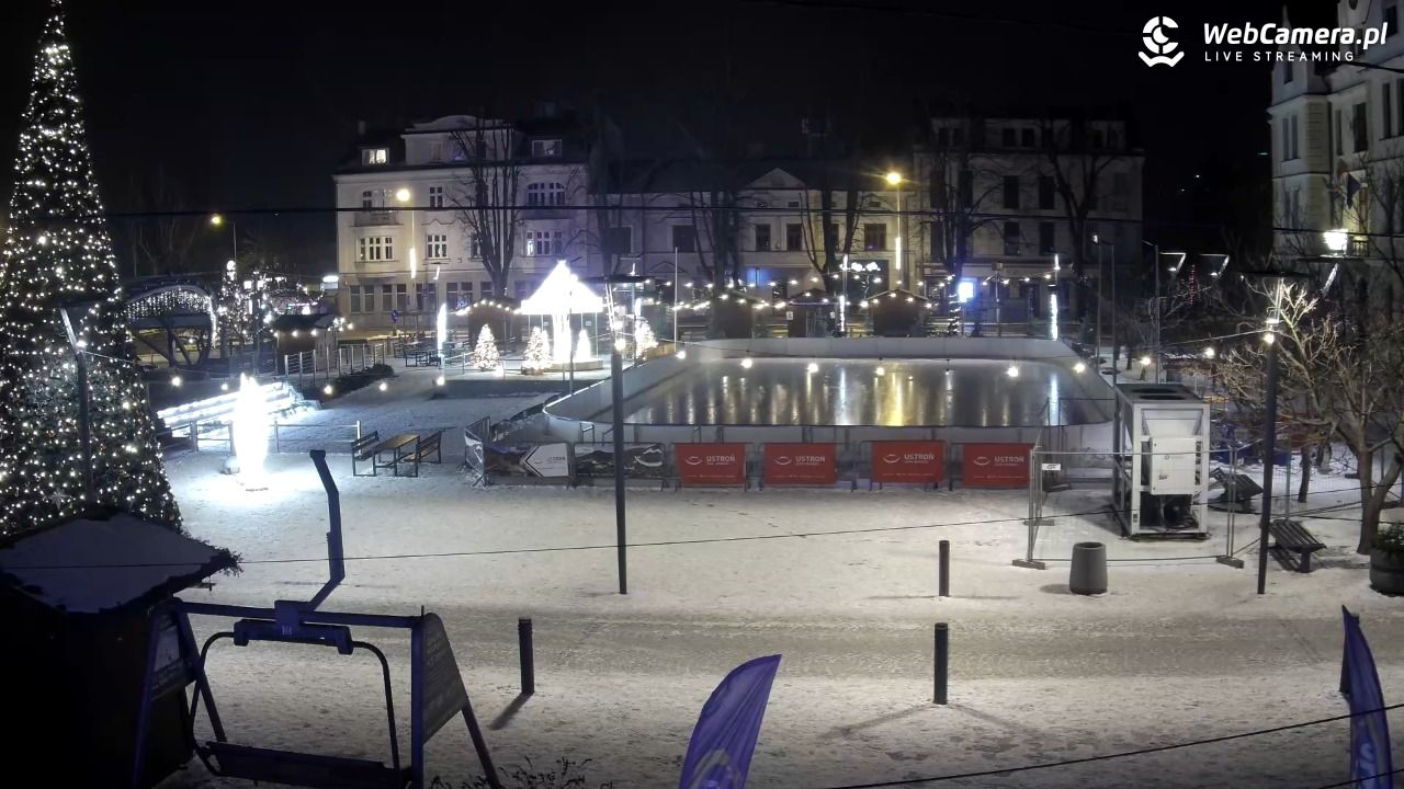 USTROŃ - widok na rynek - 05 styczeń 2026, 22:56