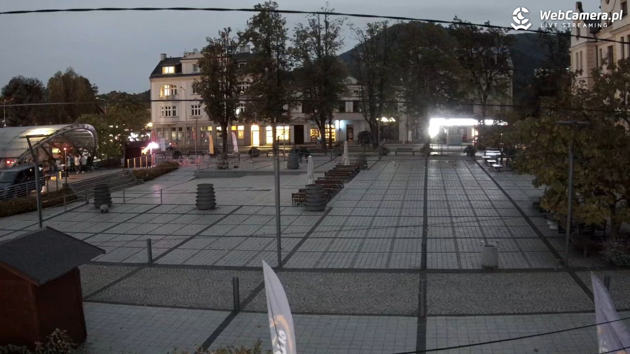 USTROŃ - widok na rynek - 04 październik 2025, 18:40
