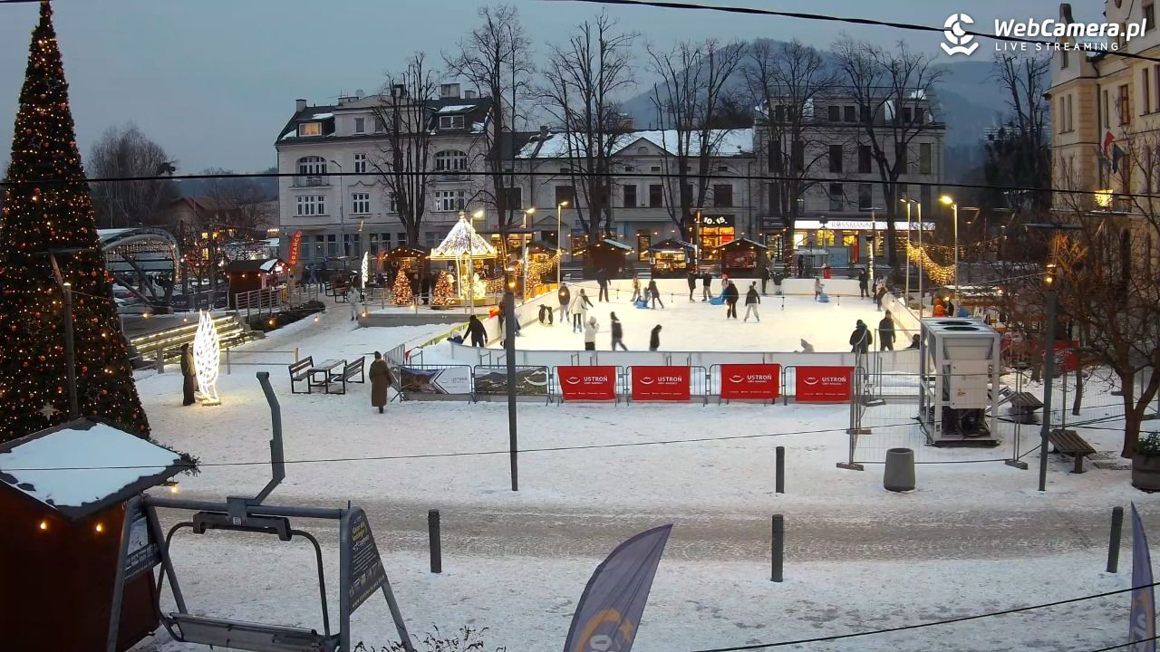 USTROŃ - widok na rynek - 05 styczeń 2026, 16:04