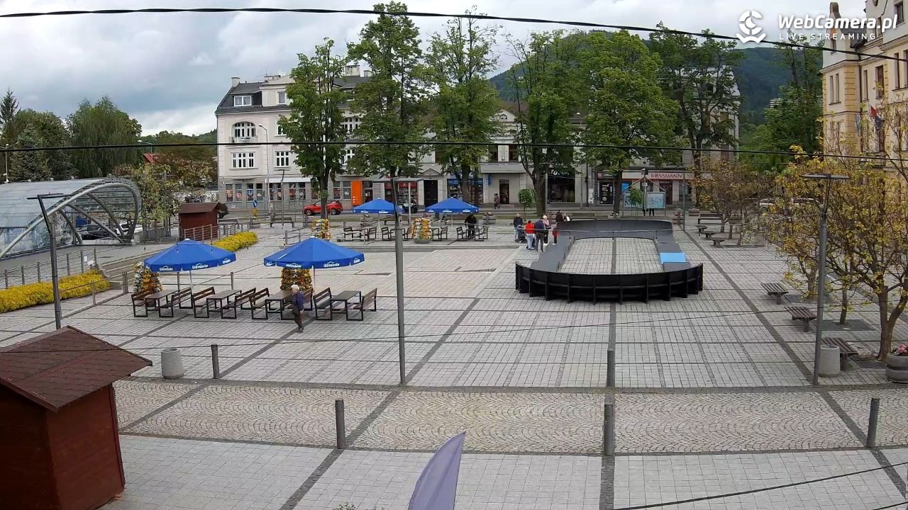USTROŃ - widok na rynek - 16 maj 2025, 10:52