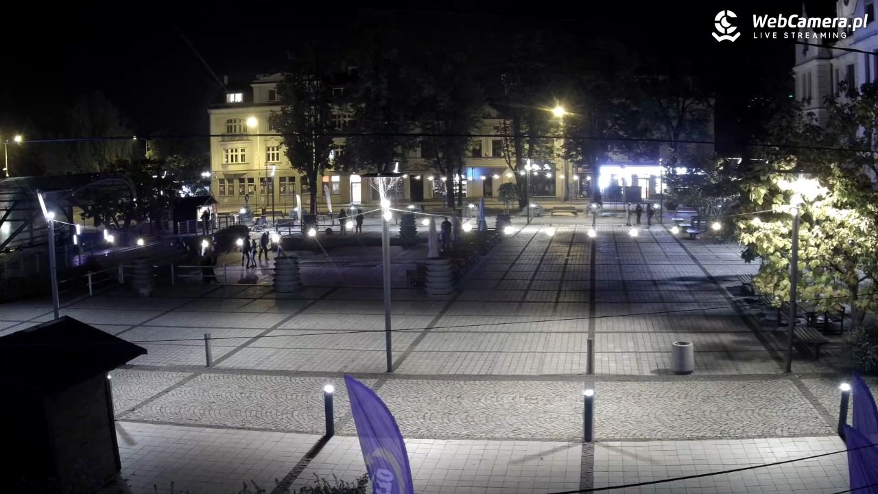 USTROŃ - widok na rynek - 03 październik 2025, 20:59