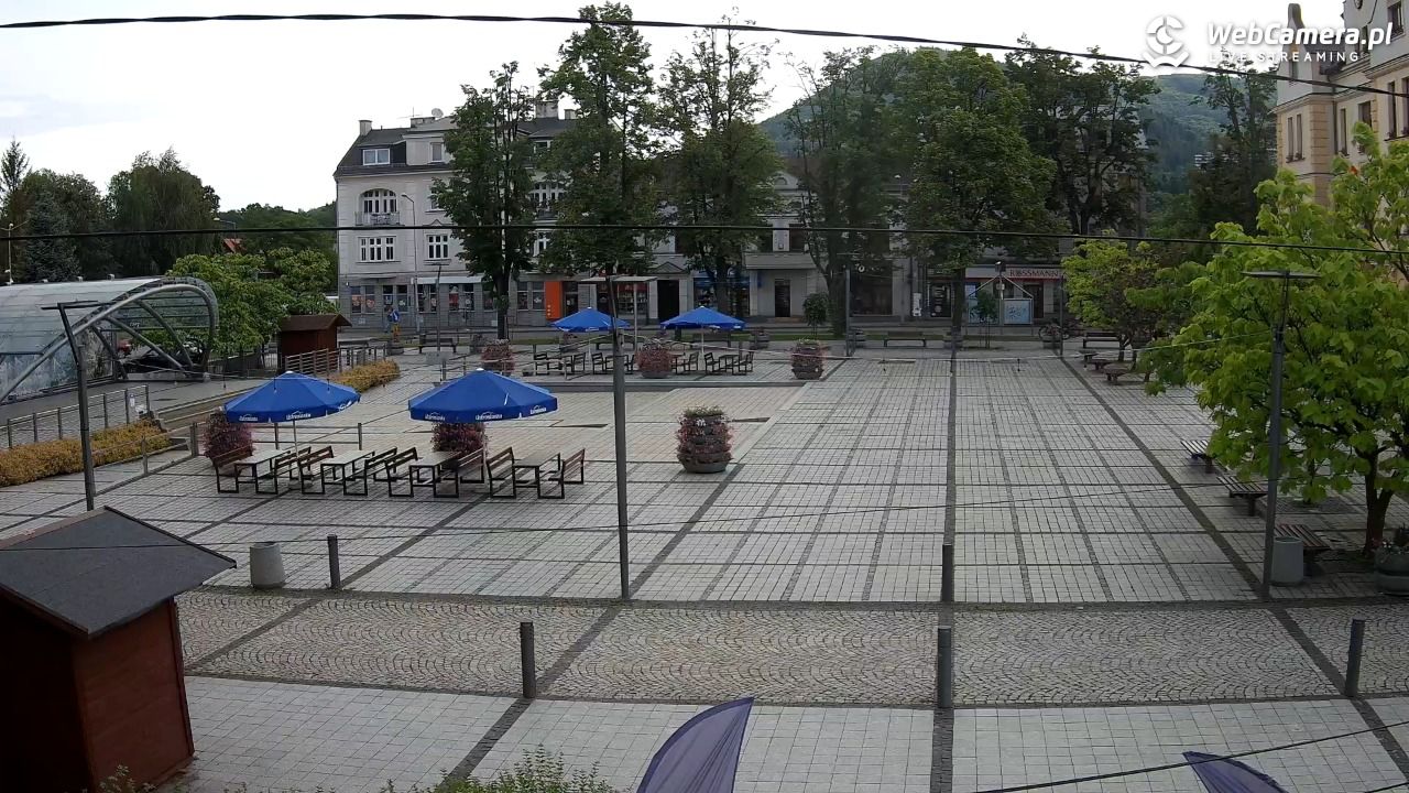 USTROŃ - widok na rynek - 09 czerwiec 2025, 08:25