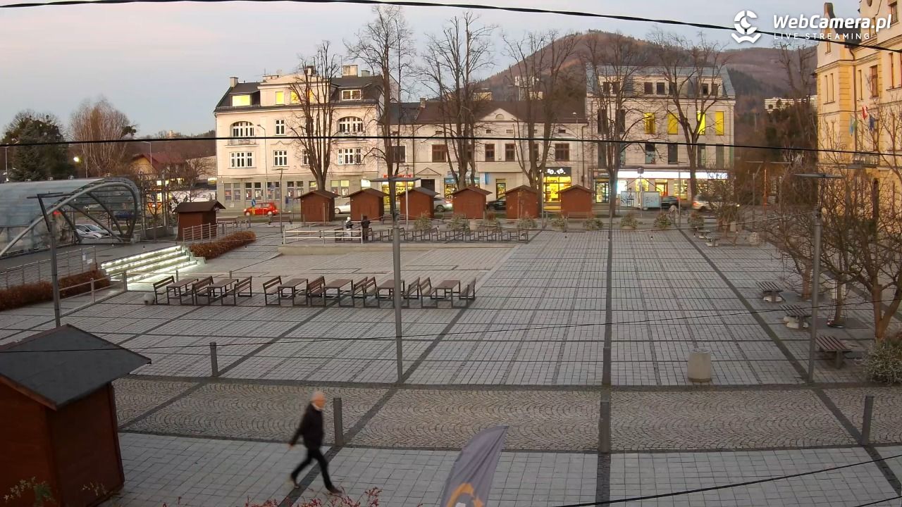 USTROŃ - widok na rynek - 18 listopad 2025, 16:14