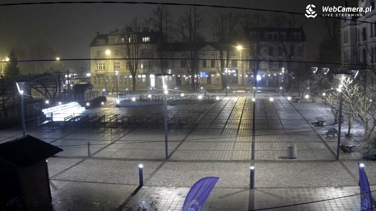 USTROŃ - widok na rynek - 15 listopad 2025, 23:00