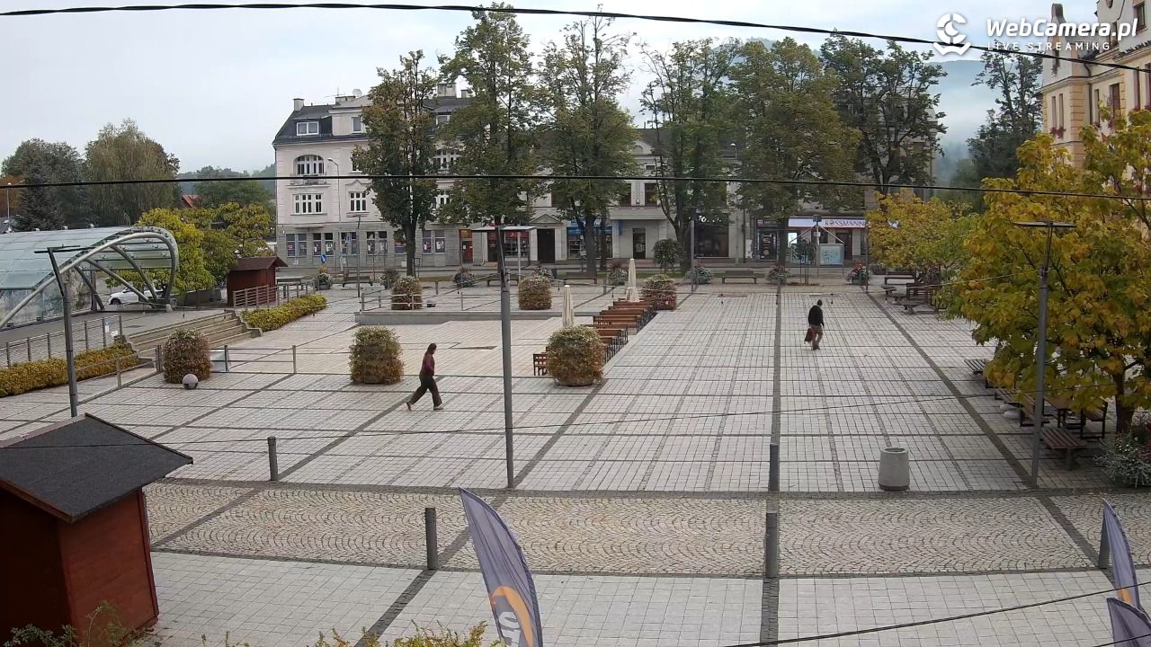 USTROŃ - widok na rynek - 02 październik 2025, 07:27