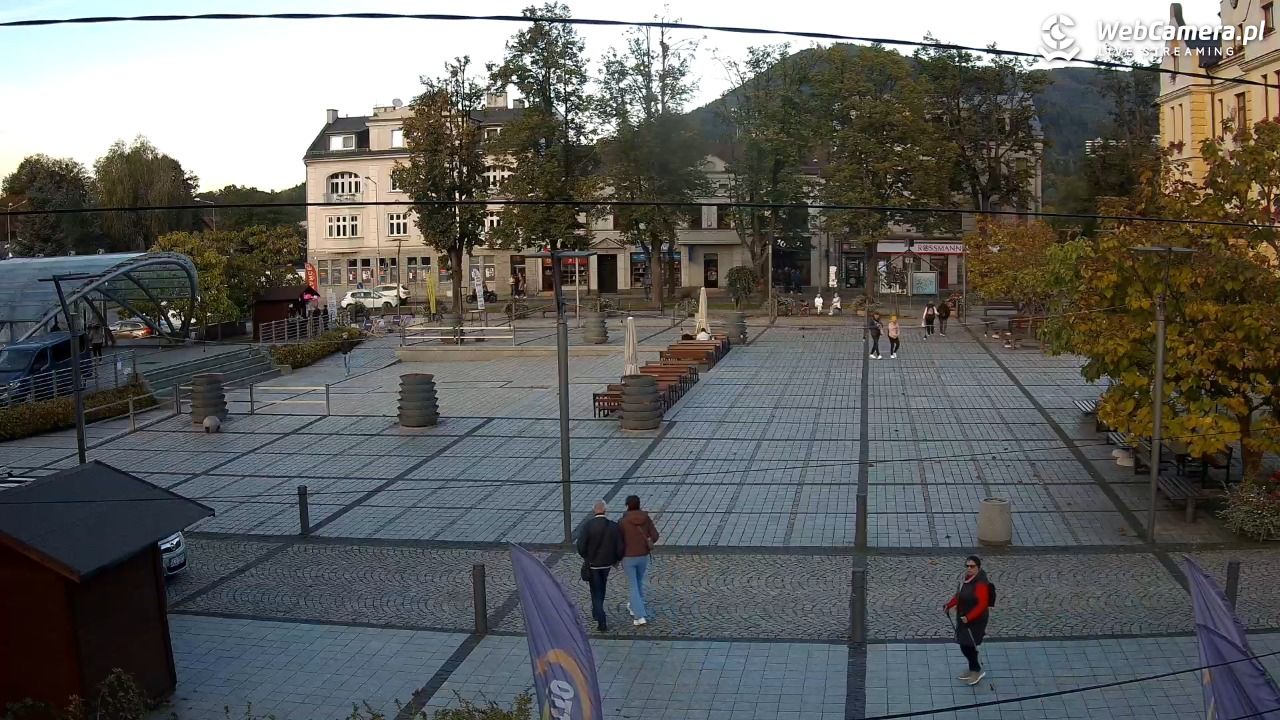 USTROŃ - widok na rynek - 04 październik 2025, 16:59