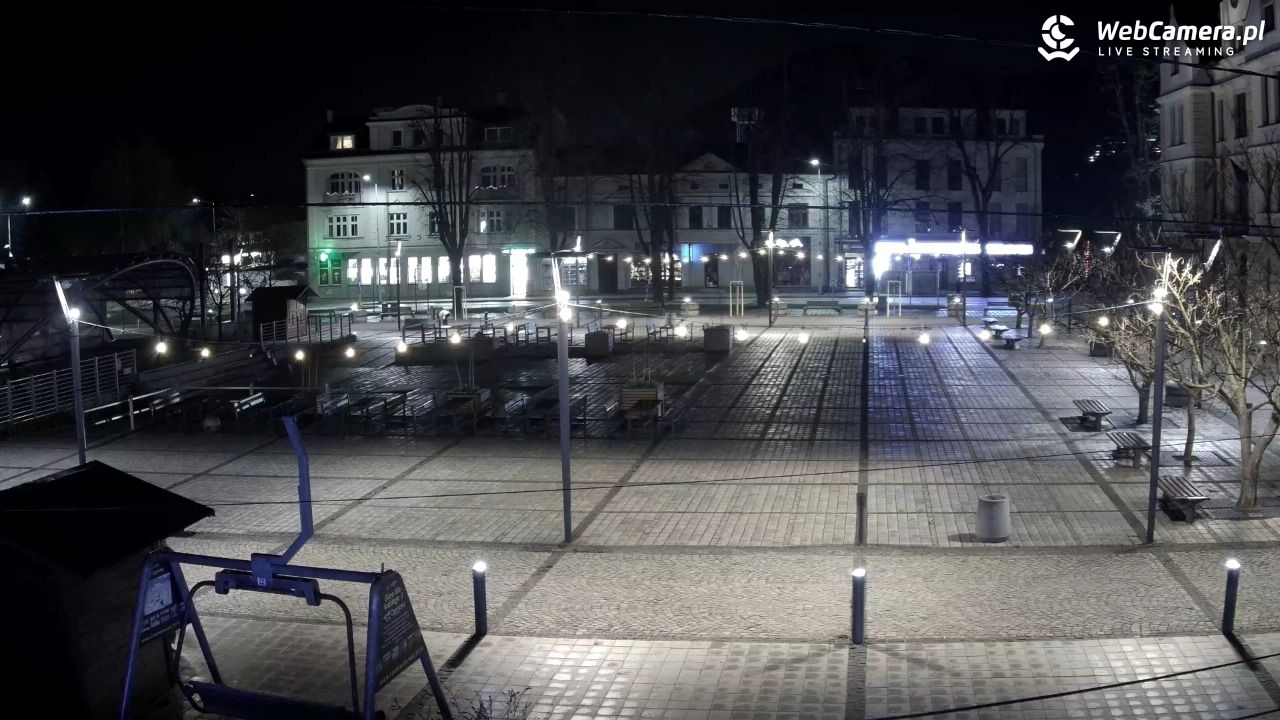 USTROŃ - widok na rynek - 19 kwiecień 2026, 20:35