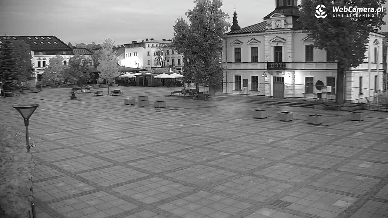 Nowy Targ - widok na Rynek - 14 październik 2025, 06:36