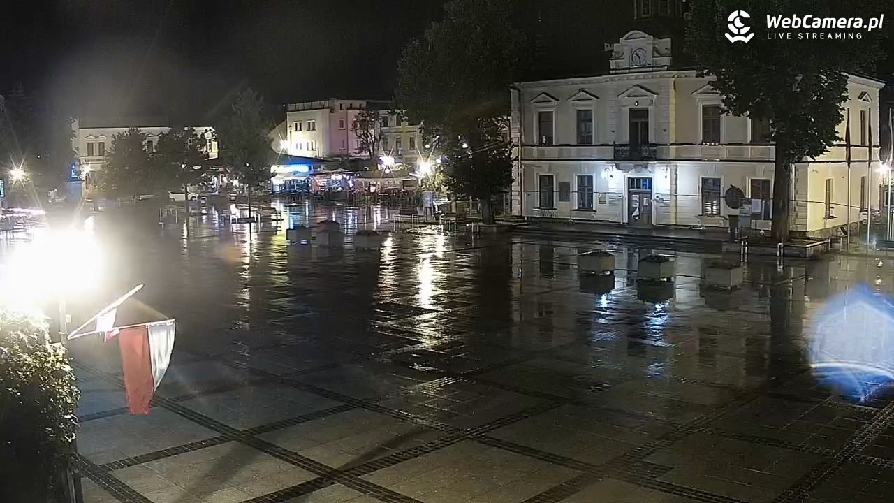 Nowy Targ - widok na Rynek - 30 sierpień 2025, 22:27