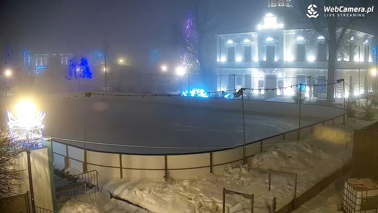 Nowy Targ - widok na Rynek - 17 styczeń 2026, 23:12