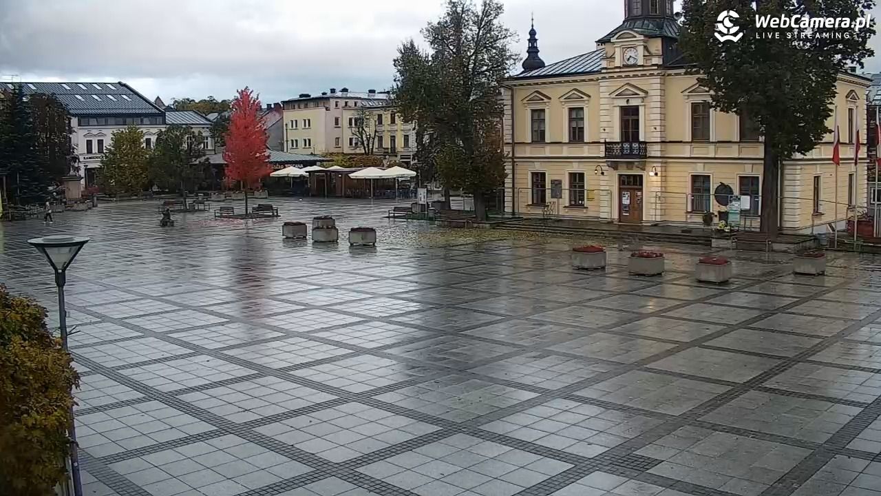 Nowy Targ - widok na Rynek - 18 październik 2025, 07:17