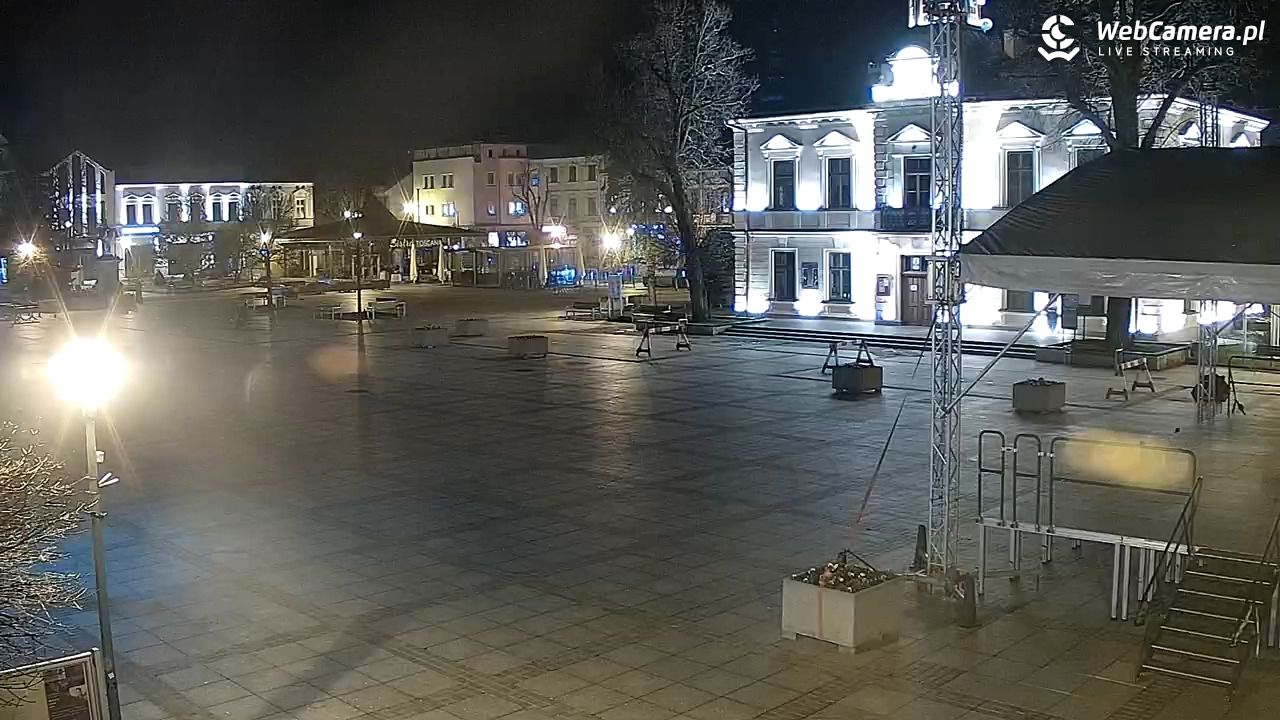Nowy Targ - widok na Rynek - 15 kwiecień 2026, 21:45