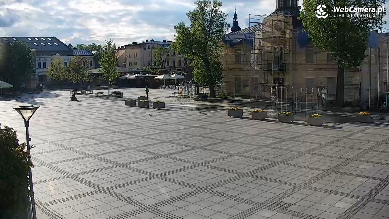 Nowy Targ - widok na Rynek - 19 maj 2025, 18:03