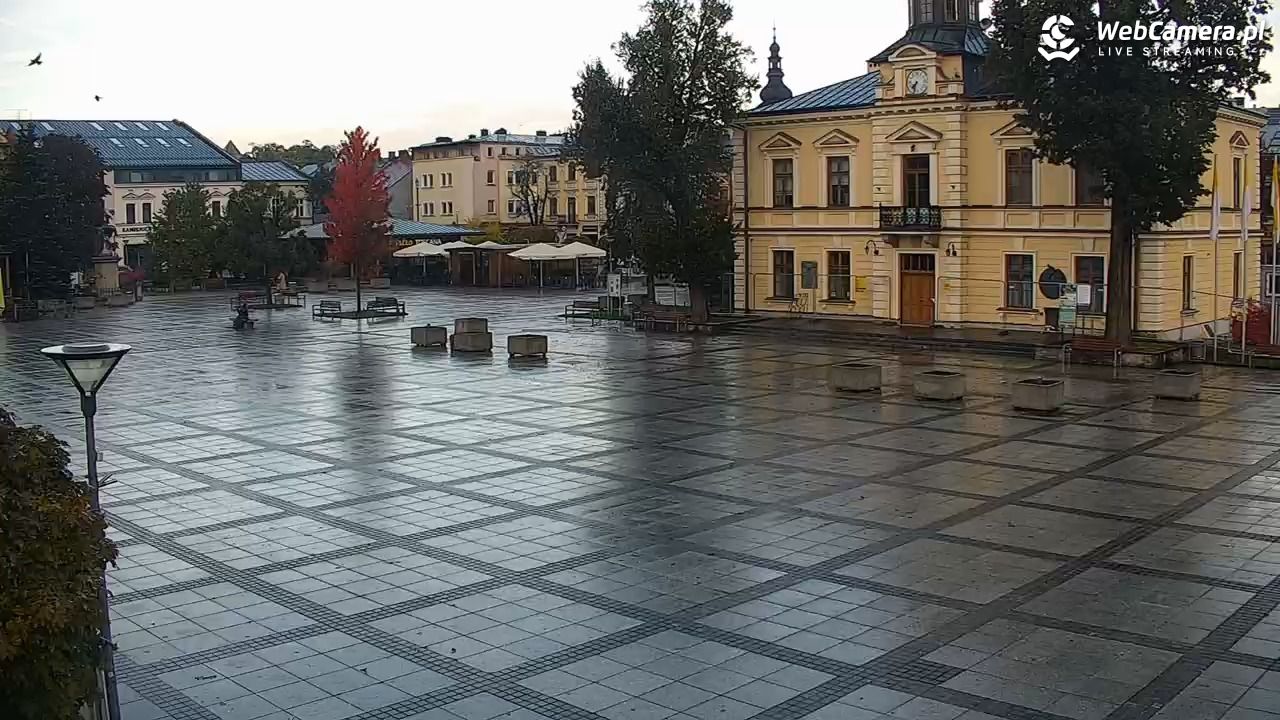 Nowy Targ - widok na Rynek - 13 październik 2025, 07:34